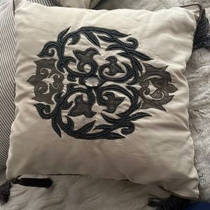 Set of 3 pillows